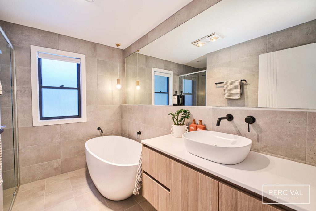 Transit Hill House Main Bathroom Bathtub